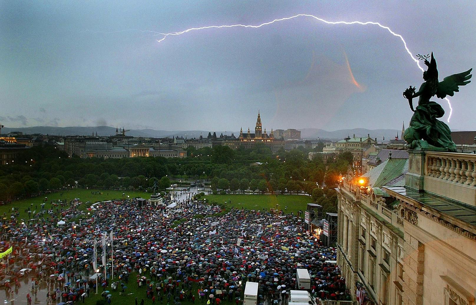 Gewitter-Gefahr: Am Wochenende kommt es immer wieder zu teil heftigen Unwettern.