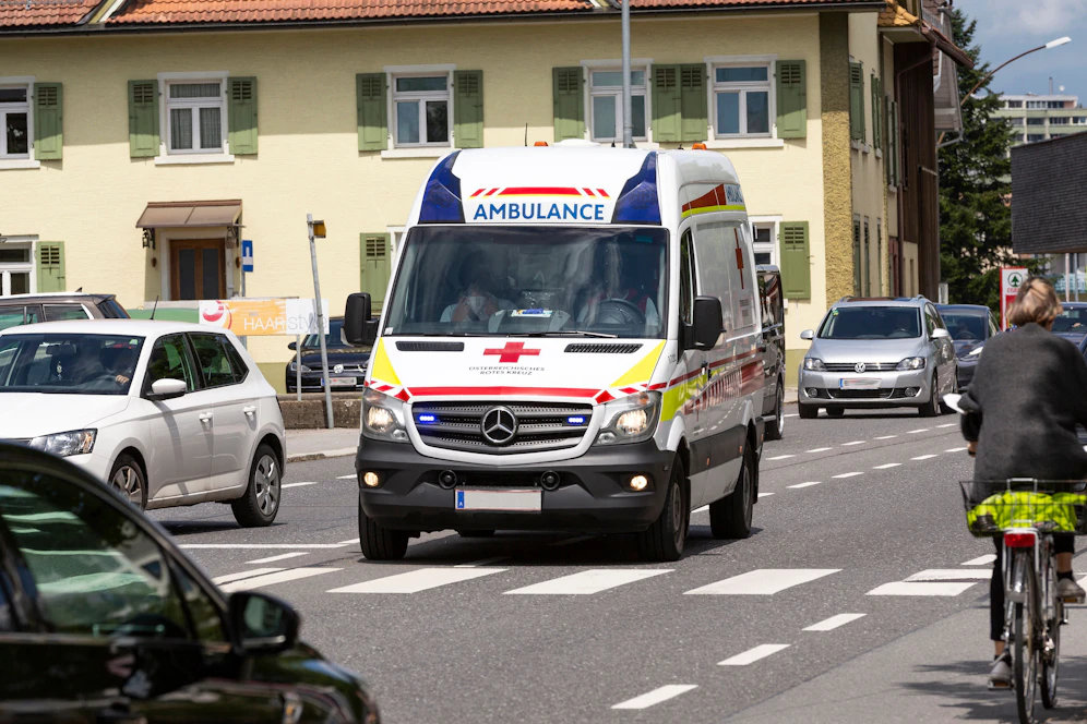 Schockierender Einsatz für die Rettungskräfte: Zwei Schwerverletzte, eine Tote.