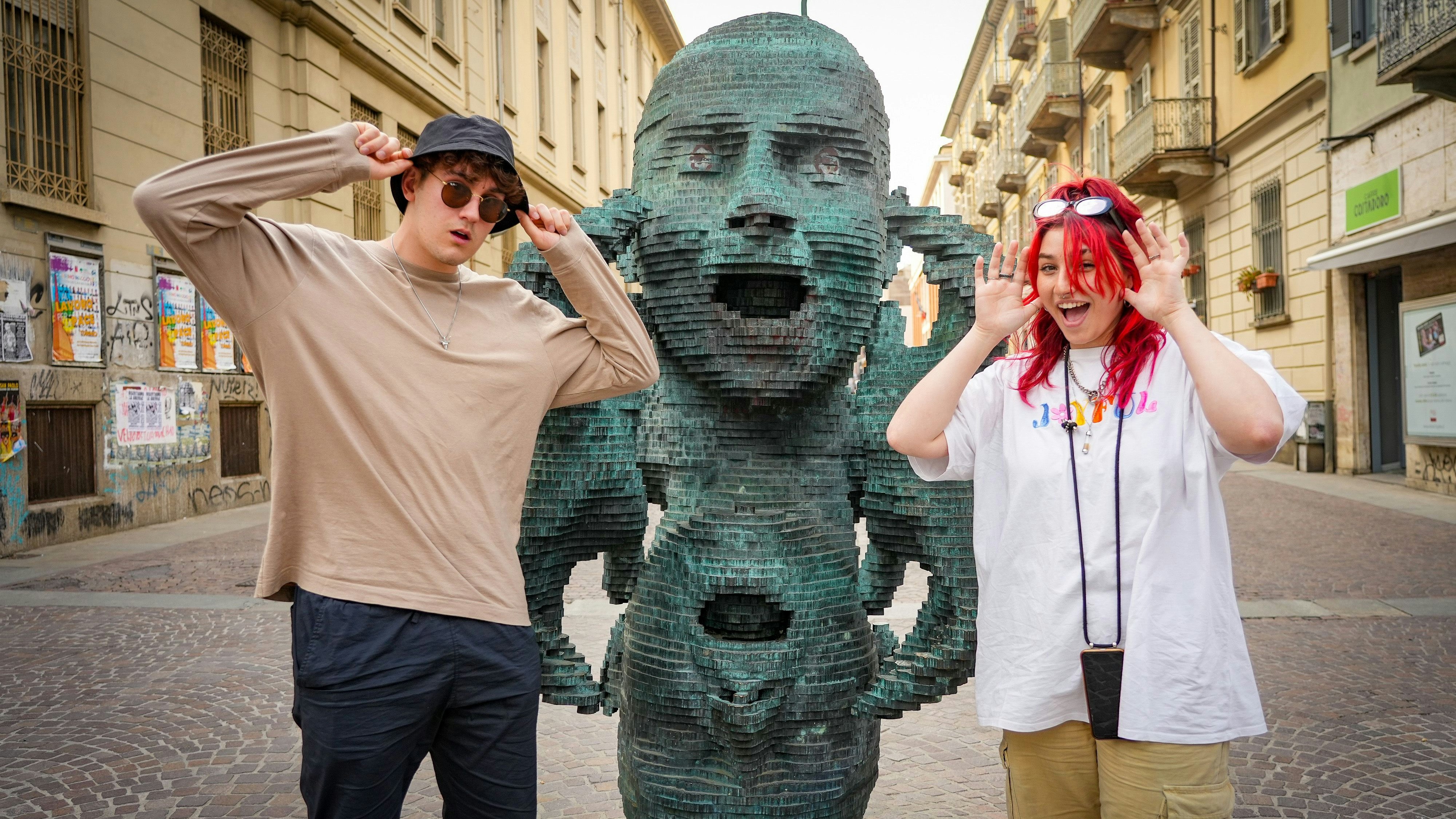 LUM!X und Pia Maria  wollen sich hier in  Turin hörbar machen.