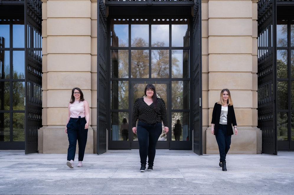 Isabel (28), Cornelia (34) und Elly (35) haben einen Traum: Sie wollen das erste gewichtsneutrale Gesundheitszentrum der Welt gründen.