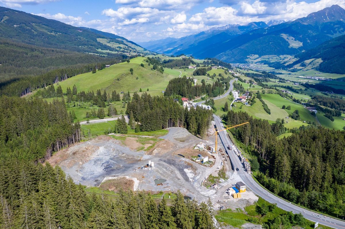 Neben einem Hotel und einem 3000 Quadratmeter grossem Spa-Bereich soll die Anlage auch 13 Villen und 37 Appartements beinhalten.