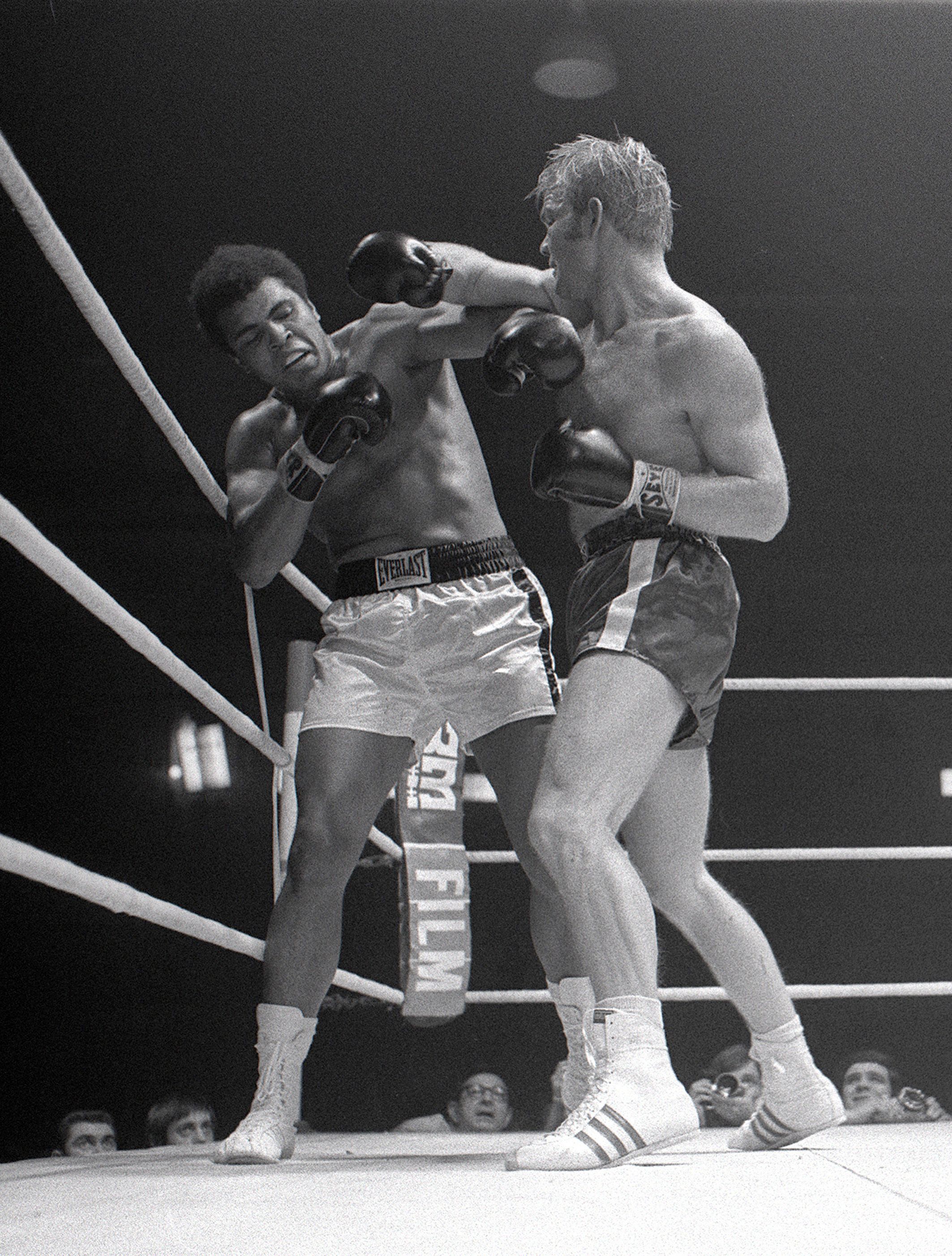 Jürgen Blin 1971 beim Kampf gegen Muhammad Ali.