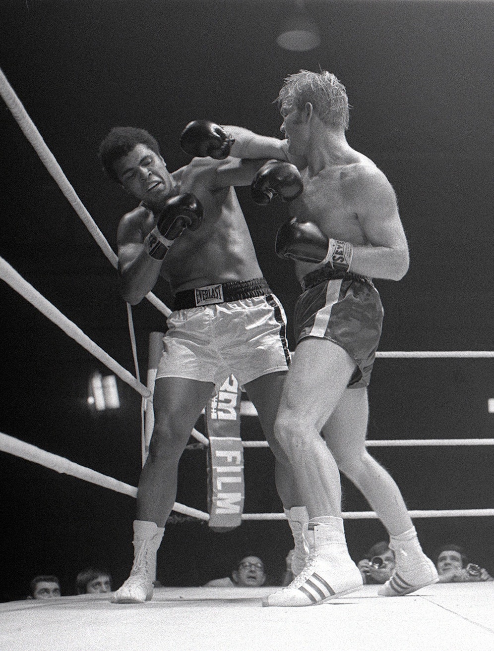 Jürgen Blin 1971 beim Kampf gegen Muhammad Ali.