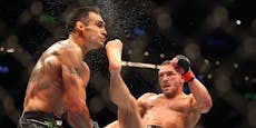 Unfassbarer Knockout! UFC-Star kickt Gegner ins Gesicht