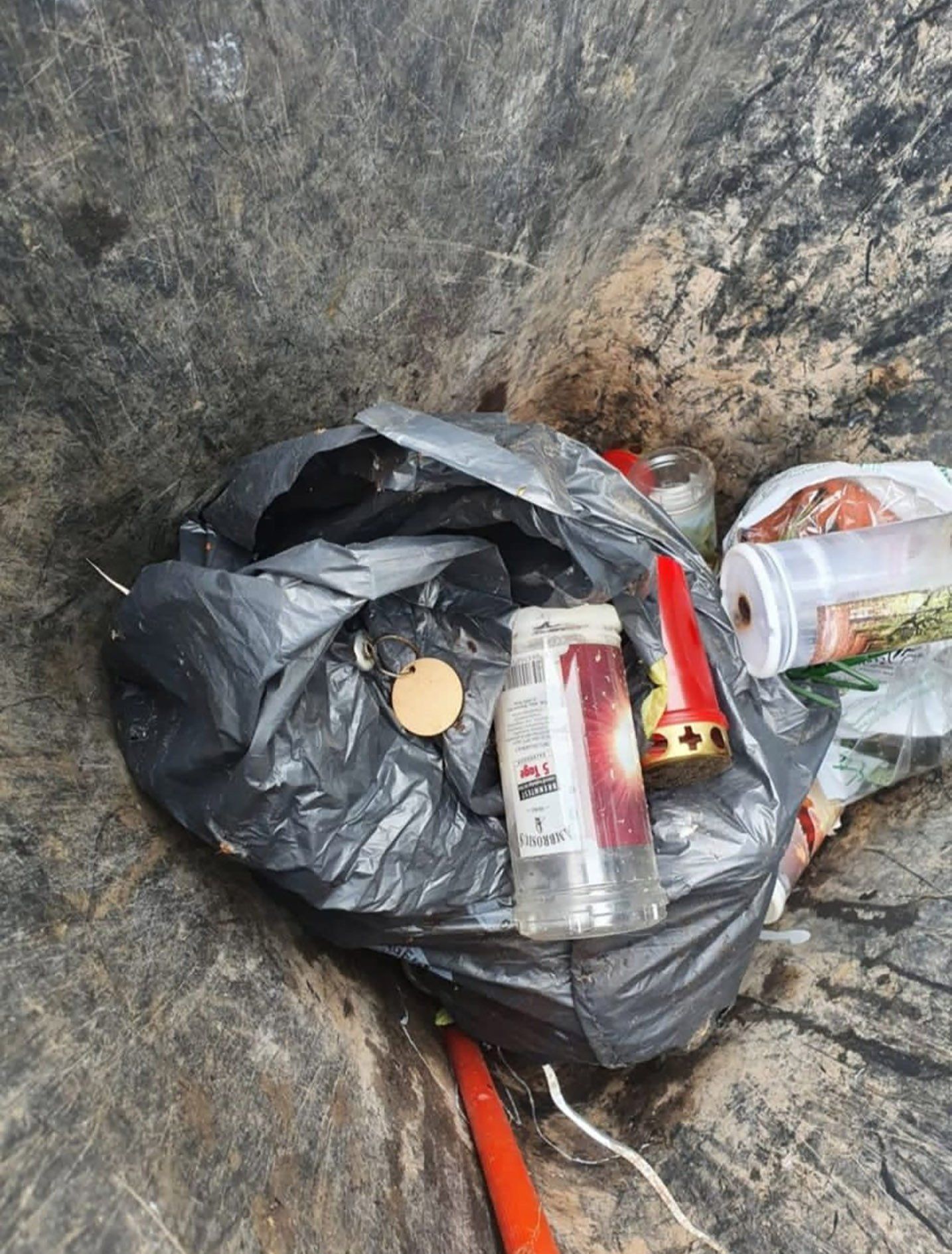 Zum Glück konnten viele Basteleien unbeschädigt gerettet werden.