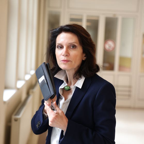 Star-Juristin Astrid Wagner unterstützt den Wiener in seinem Kampf gegen die Teuerung