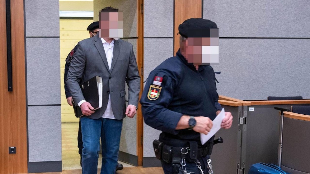 Nachdem sein Vater bei einem Streit verstarb, steht sein 30-jähriger Sohn nun vor Gericht.