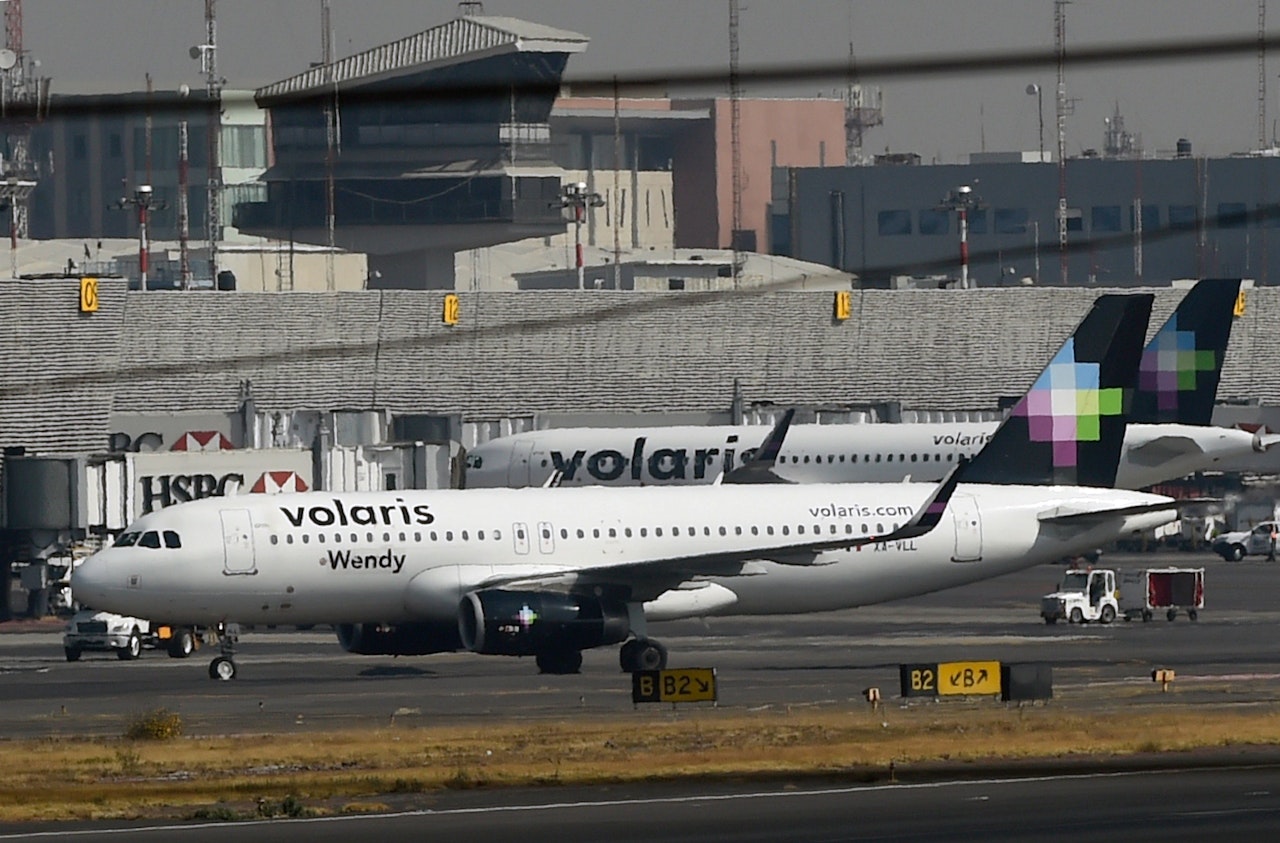 Heute.at - Flieger will landen, während anderer noch auf der Piste steht