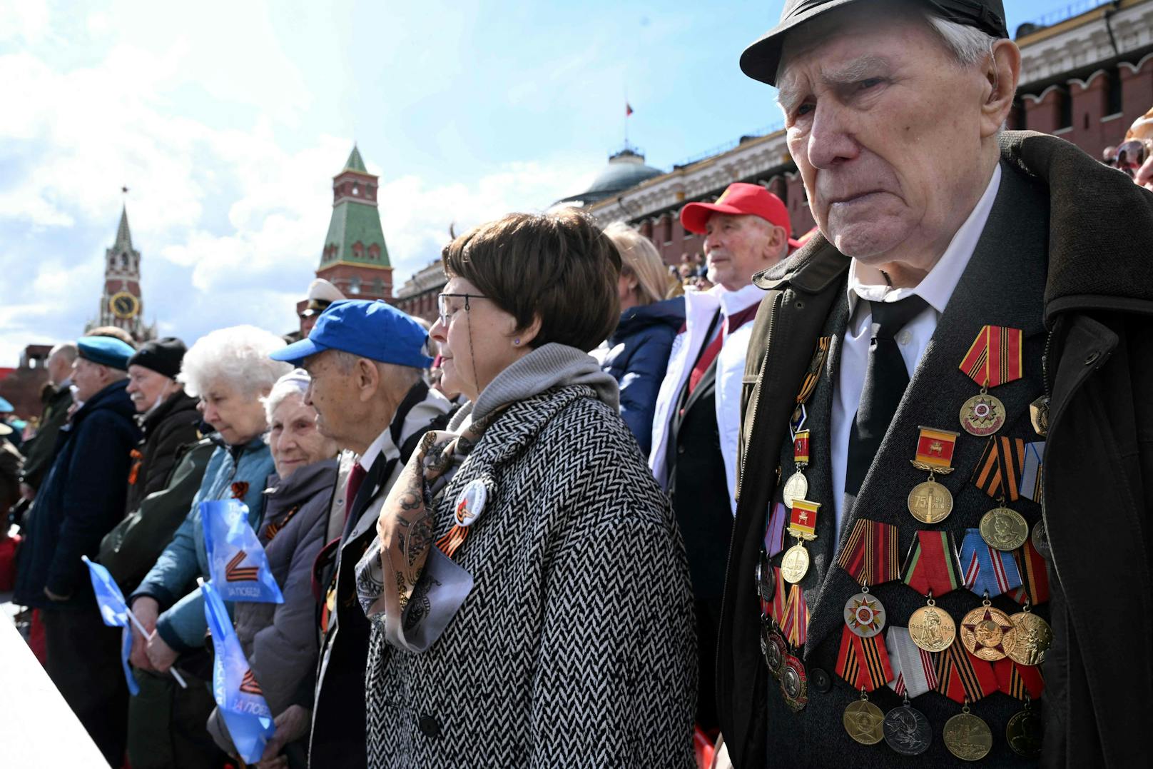 "Diejenigen die im 2. Weltkrieg gegen den Faschismus gewonnen haben, sind ein Beispiel für uns", sagte Putin bei seiner Rede.