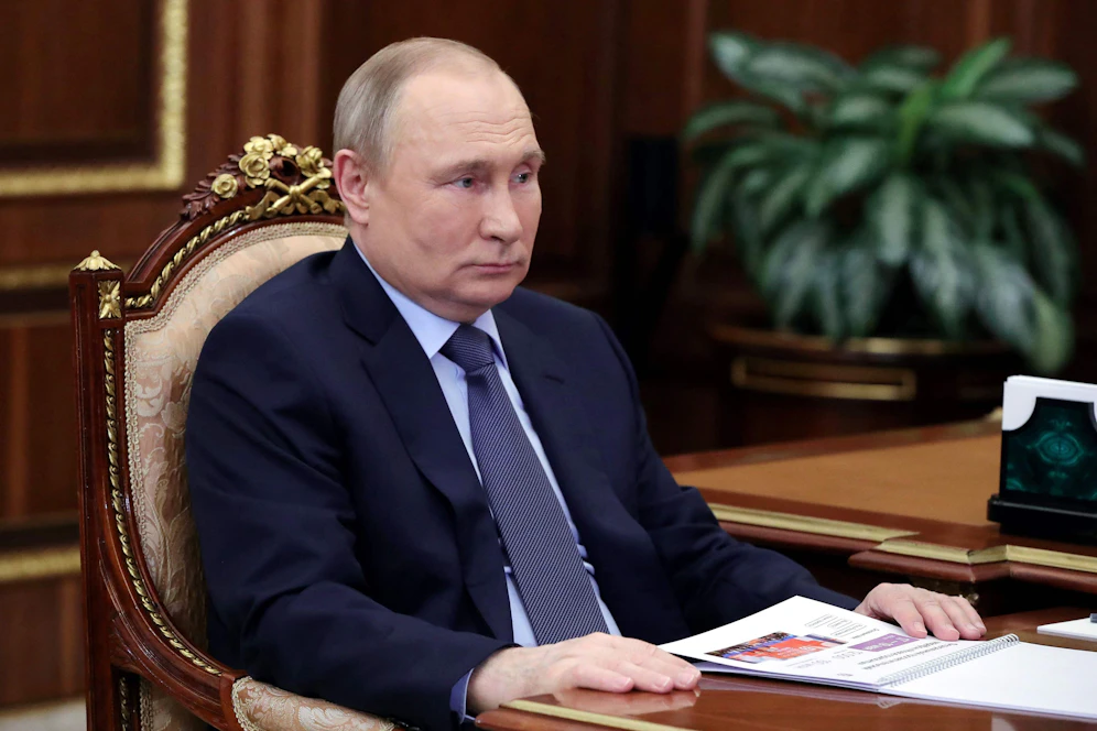 Ein russischer Sänger hat bei einem Live-Konzert den russischen Präsidenten, Wladimir Putin, beleidigt.