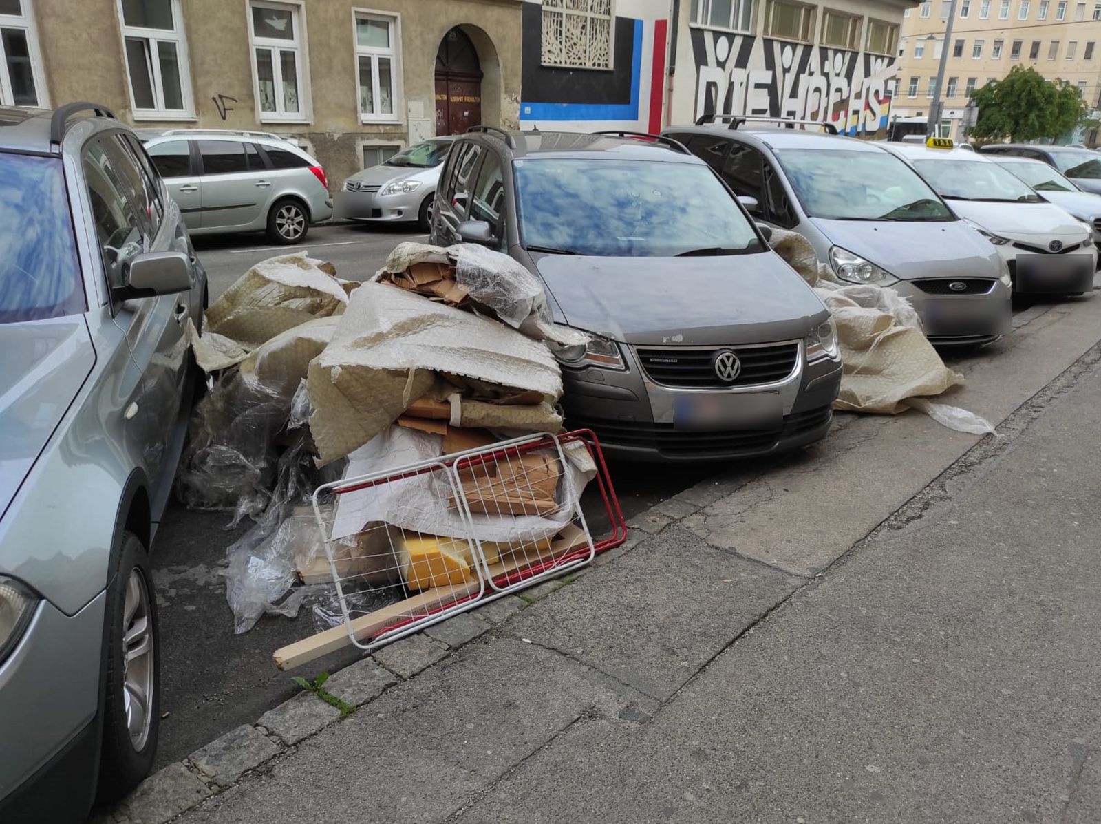 Wer seinen Abfall einfach irgendwo ablädt, riskiert hohe Strafen.