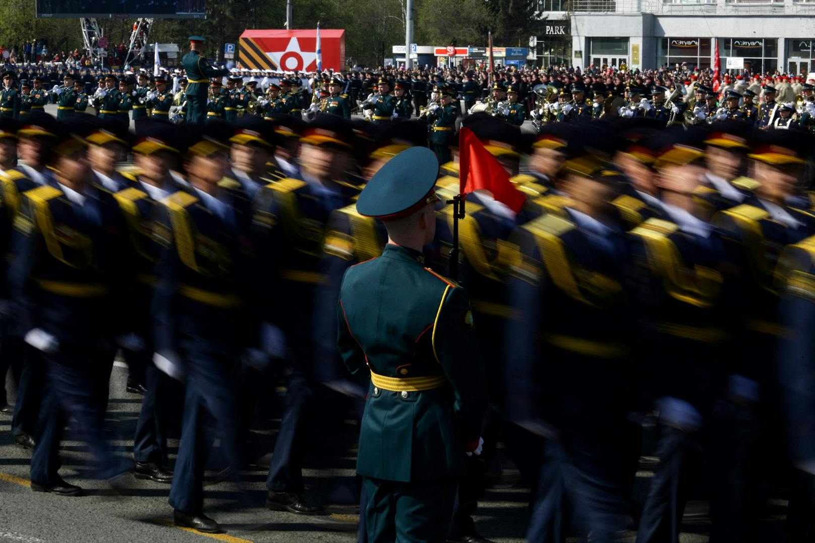 Außerdem soll an dem Tag die militärische Stärke Russlands demonstriert werden.