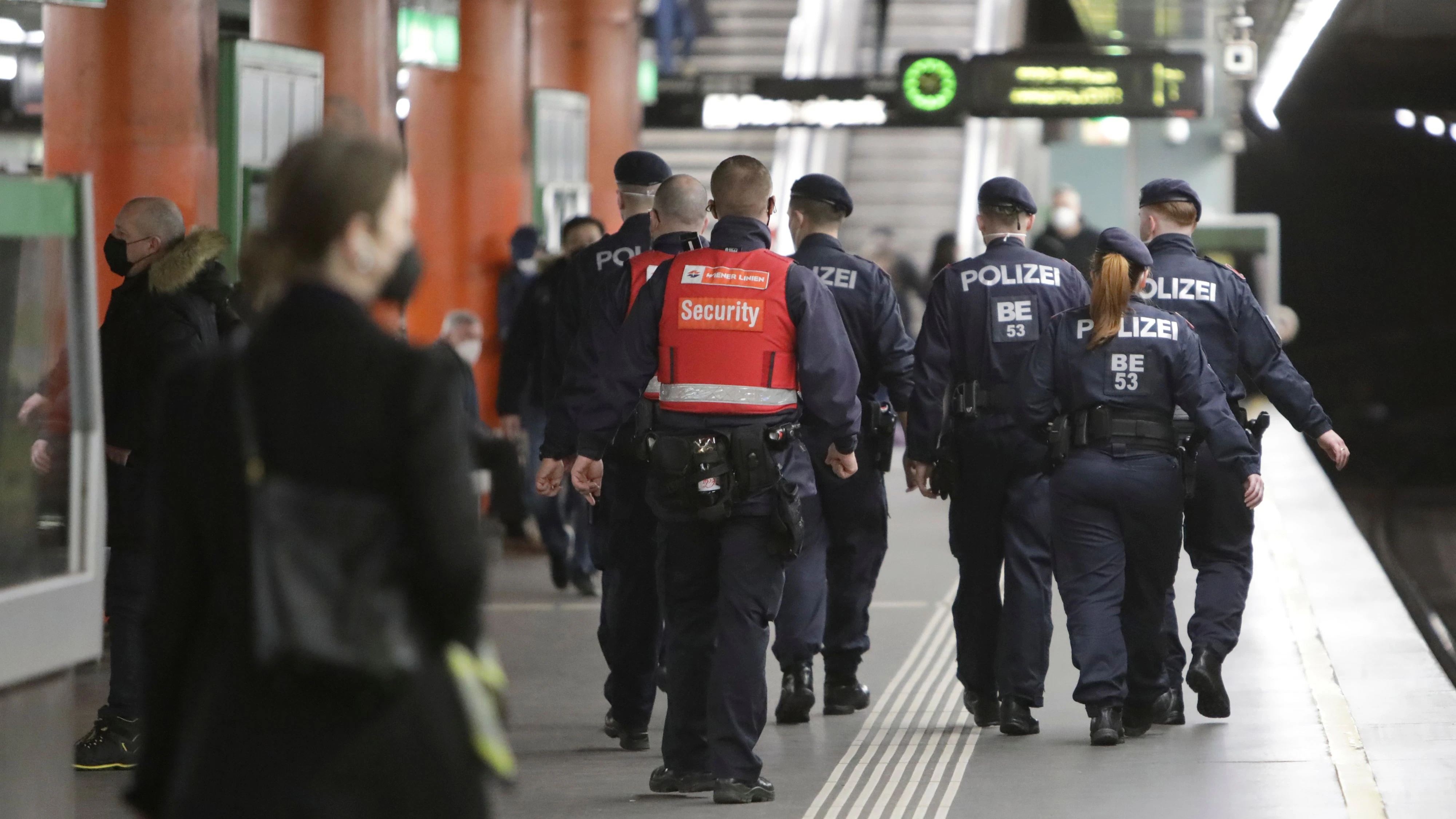 Die Zahl der maskenlosen Fahrgäste in den Öffis steigt.