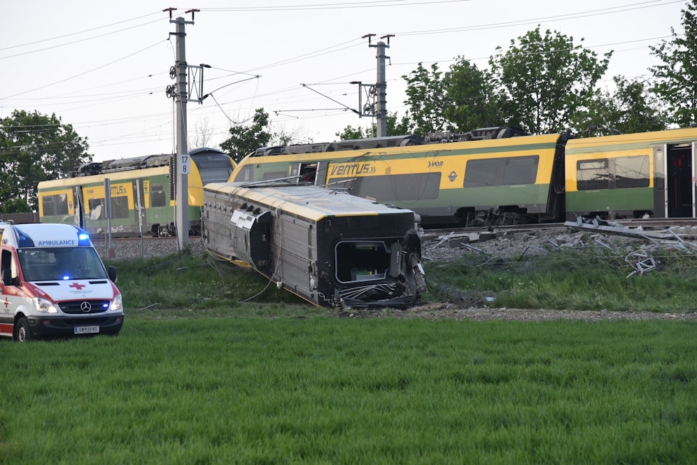 Zug entgleist: Großeinsatz in Niederösterreich.