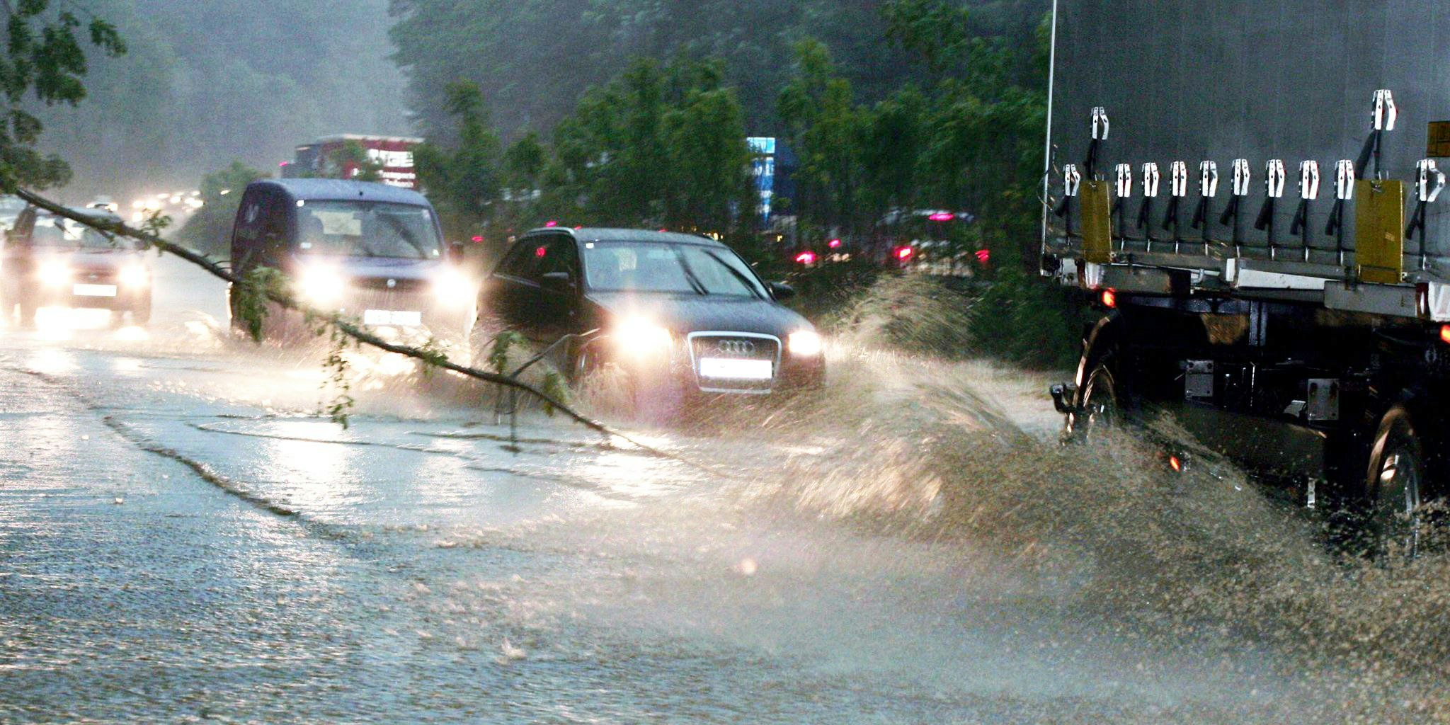 Die größte Gefahr stellt aktuell sehr starker Regen dar, so der Wetter-Experte.