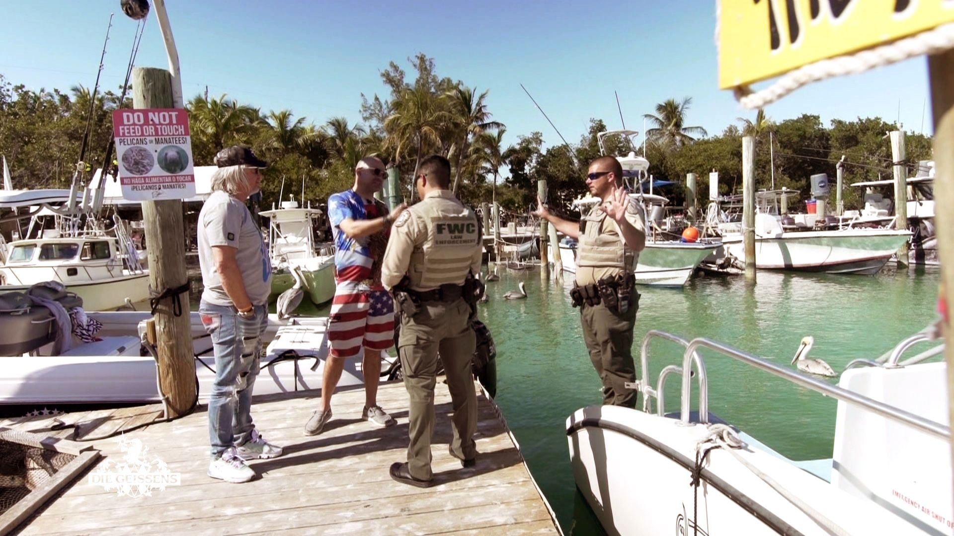 Beim Anlegen passiert ein Unfall und die Polizei ist auch schon da.