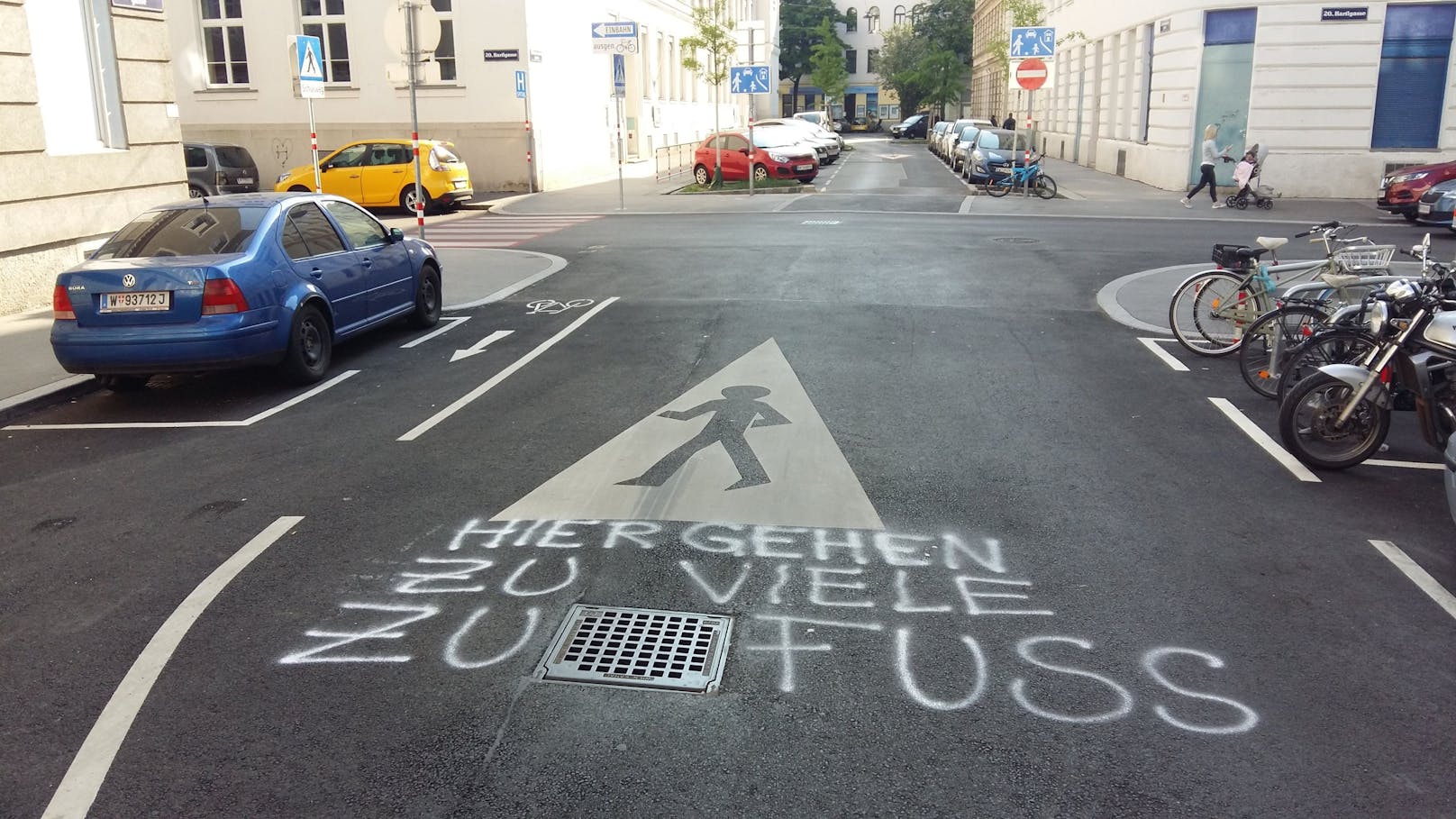 Die Asphalt-Sprüche sollen auch die "Symbolpolitik" in der Verkehrspolitik anprangern.