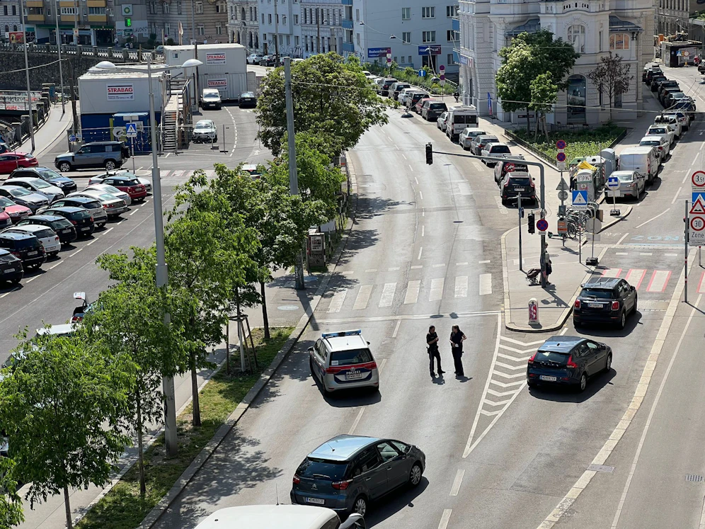 Nach der heftigen Kollision wurden Teile der linken Wienzeile gesperrt.