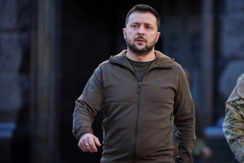In seiner grünen Fleecejacke erlangte Präsident Wolodimir Selenski Berühmtheit.&nbsp;