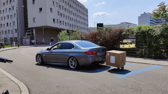 Der silberne 5er BMW zog am Montag die Maschine durch Wien