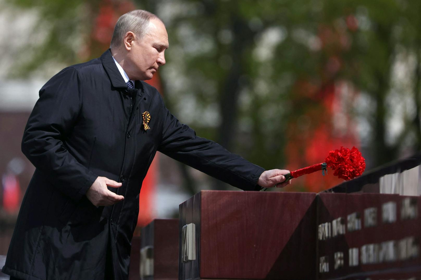 Kreml-Chef Wladimir Putin hat während der Siegesparade in Moskau vor einem Dritten Weltkrieg gewarnt. US-Präsident Joe Biden ist sich sicher, dass Putin momentan "keinen Ausweg weiß."