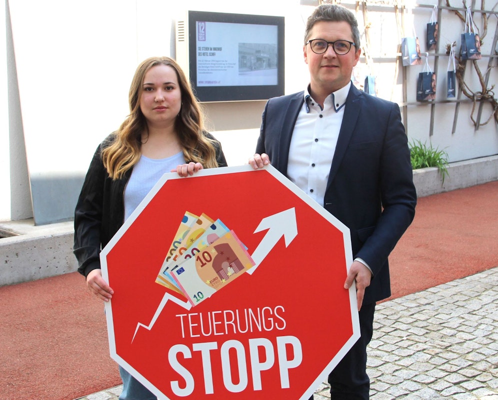 Eva Reiter, Vorsitzende der Sozialistischen Jugend Oberösterreich, und SPÖ.Klubobmann Michael Lindner.