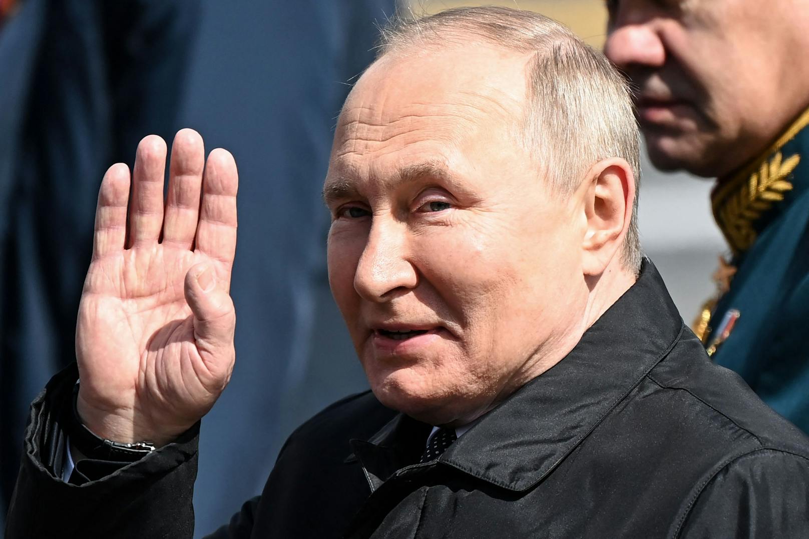 Kreml-Chef Wladimir Putin hat während der Siegesparade in Moskau vor einem Dritten Weltkrieg gewarnt. US-Präsident Joe Biden ist sich sicher, dass Putin momentan "keinen Ausweg weiß."