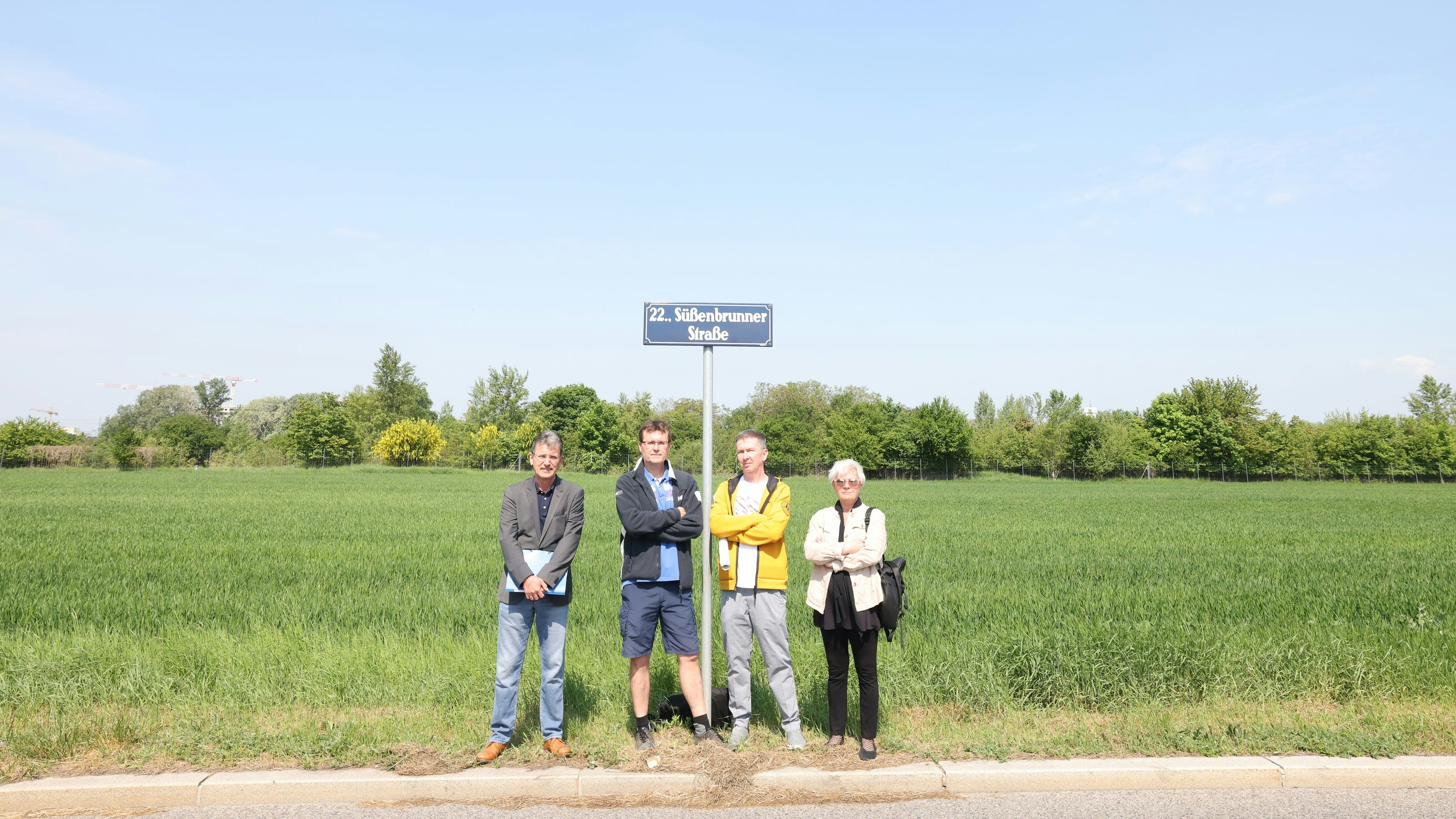 Alfred (62), Bernhard (57), Heiner (59) und Michaela (61) fürchten um ihr Naturparadies durch die drohende Verbauung der Donaustadt.