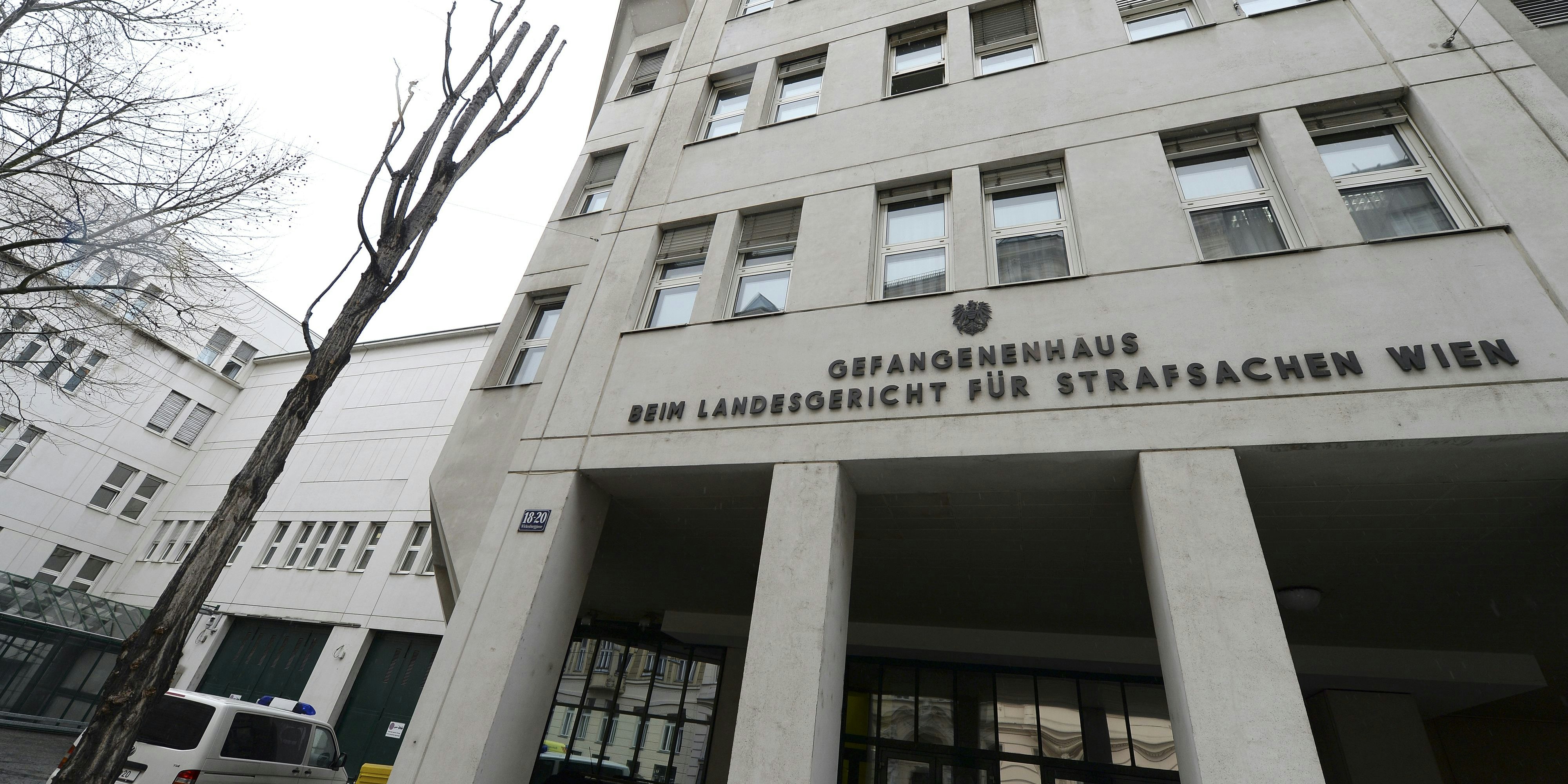Download von www.picturedesk.com am 10.05.2022 (15:45).  ABD0065_20150224 - WIEN - ÖSTERREICH: ZU APA0086 VOM 24.2.2015 - Eine Außenansicht des Gefangenenhauses beim Landesgericht für Strafsachen Wien am Dienstag, 24. Februar 2015. Der wegen Mordes angeklagte kasachische Ex-Botschafter Rakhat Aliyev wurde am Morgen in seiner Einzelzelle tot aufgefunden. - FOTO: APA/ROLAND SCHLAGER - 20150224_PD1192 - Rechteinfo: Rights Managed (RM)