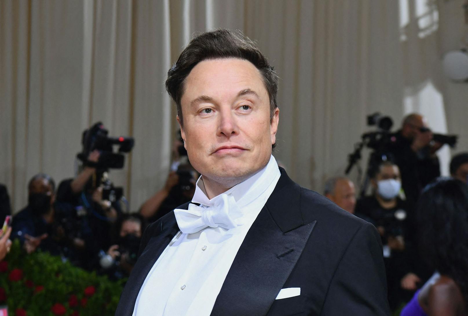 Elon Musk möchte bei Tesla Hunderte Mitarbeiter kündigen. Er habe ein "sehr schlechtes Gefühl", was die Wirtschaftssituation angeht.