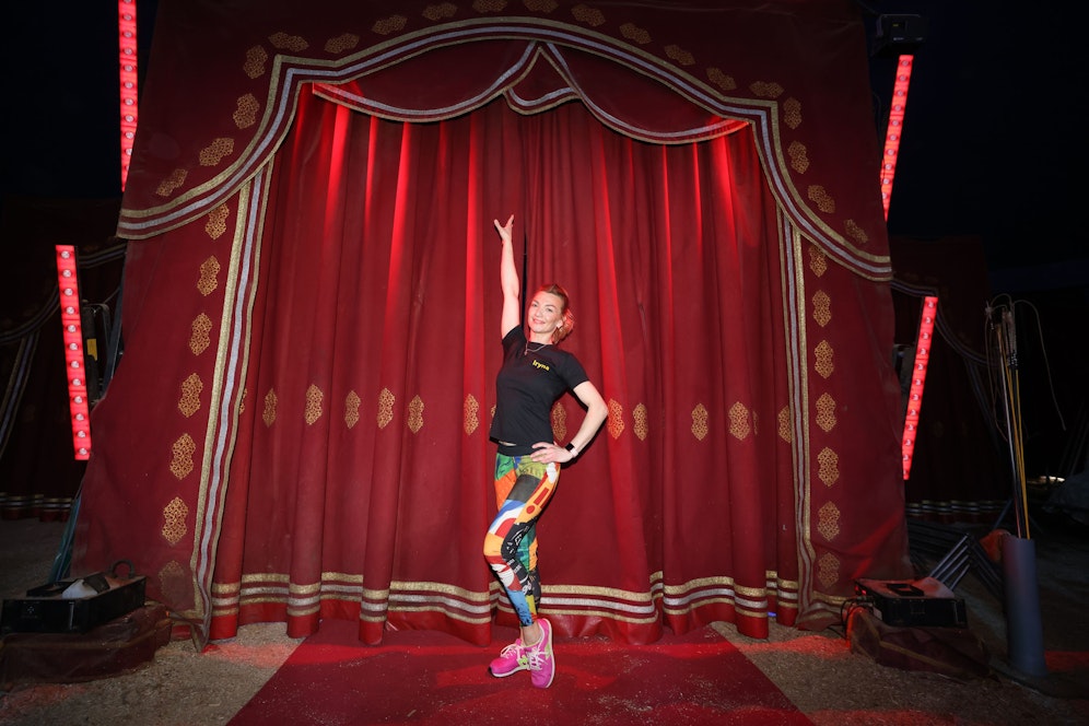 Artistin Iryna (38) floh zu Kriegsbeginn aus ihrer Heimat nach Österreich. In Wien unterrichtet sie den Artisten-Nachwuchs.