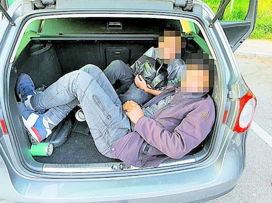 Die beiden Brüder wurden von der Polizei eingepfercht im Kofferraum gefunden.
