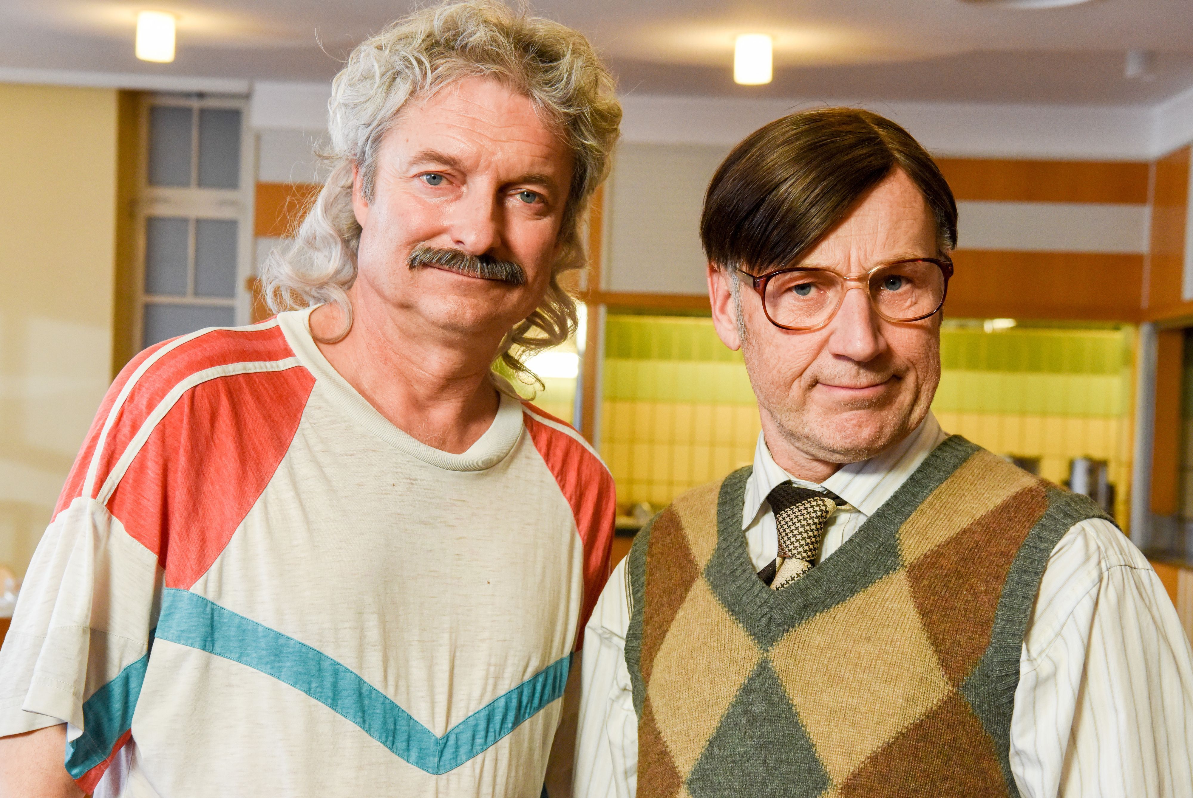 Alfred Dorfer als "Weber" und Roland Düringer als "Breitfuß".