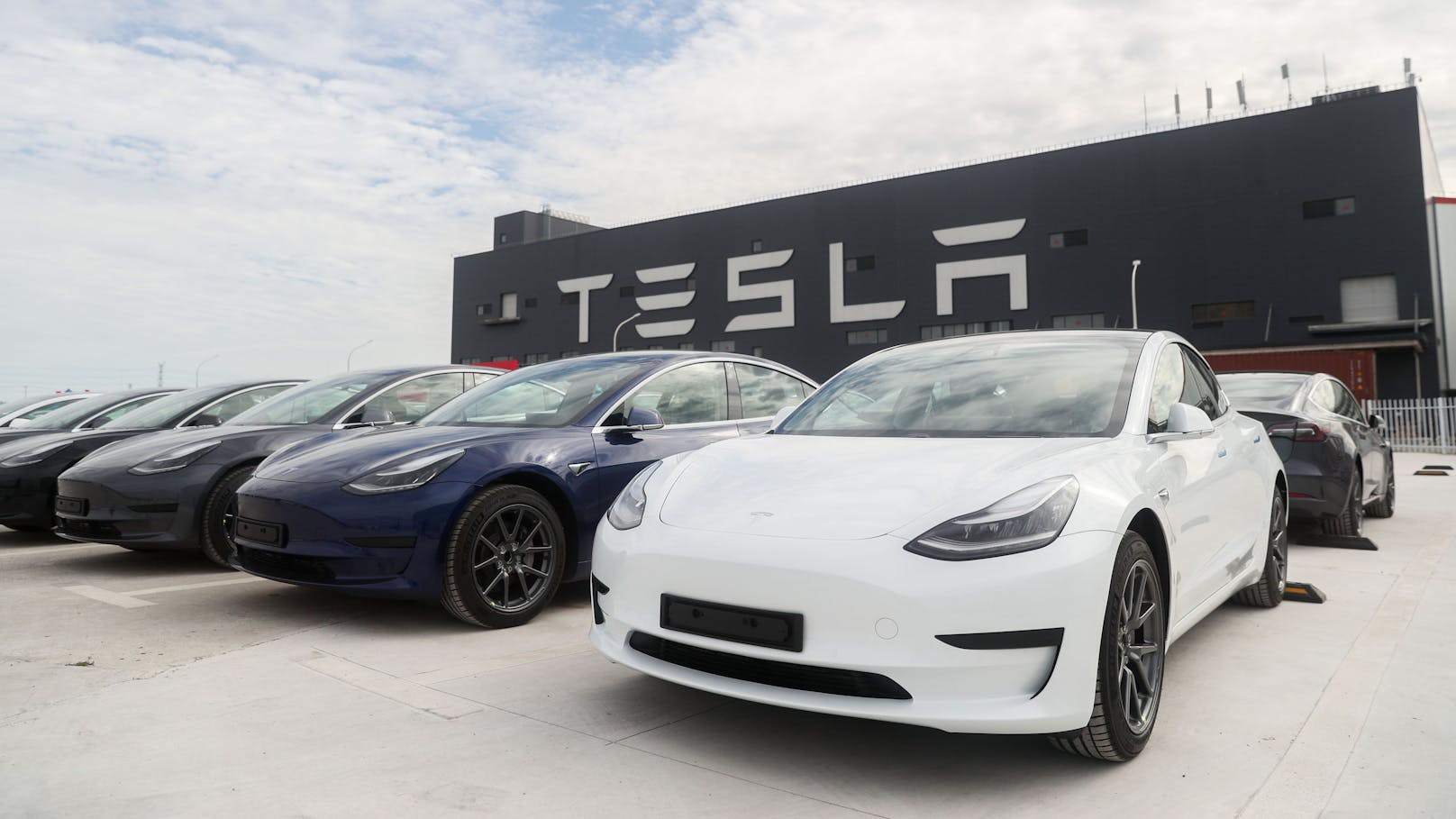 Tesla muss in den USA mehr als eine Million Autos zurückziehen.
