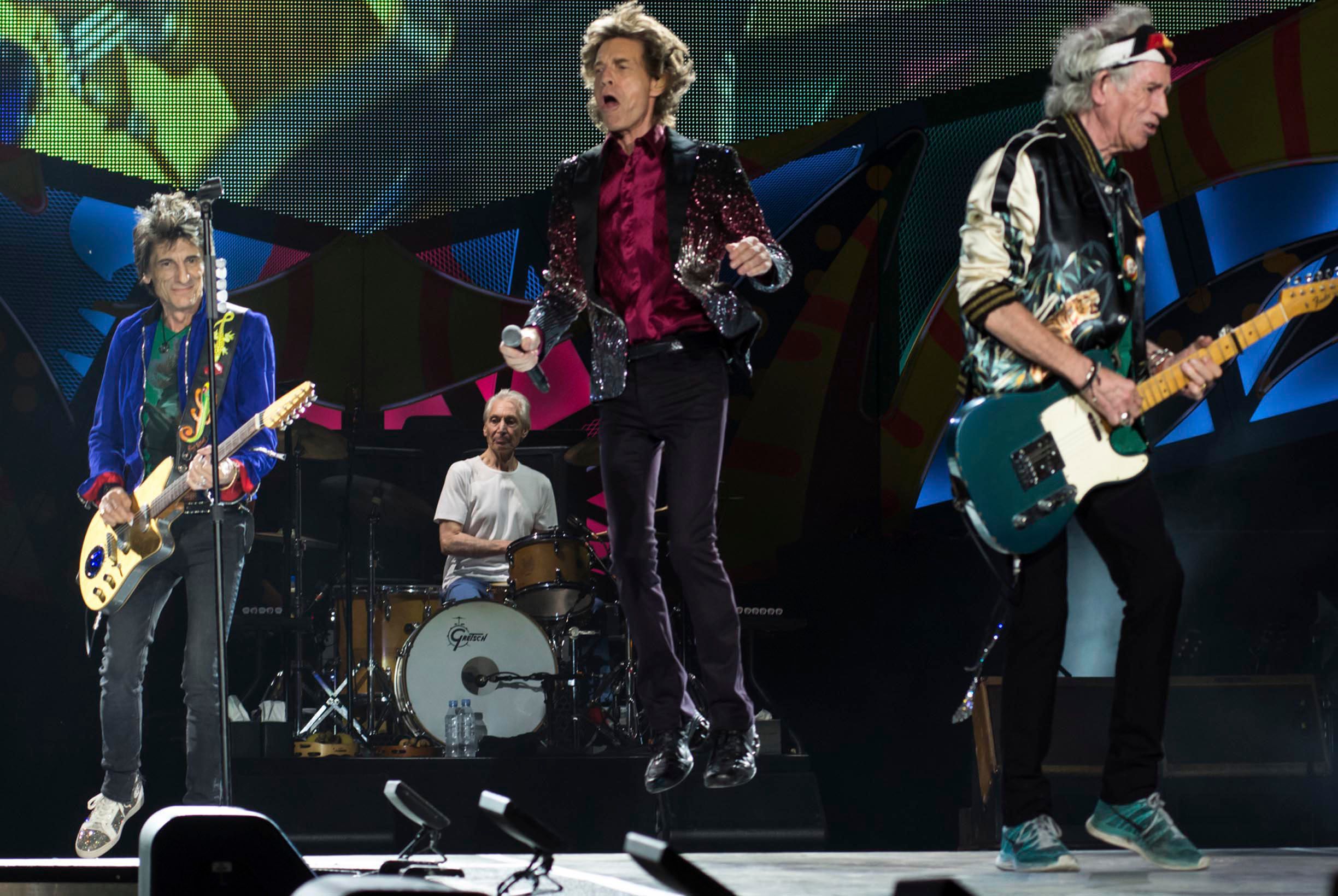 Download von www.picturedesk.com am 11.05.2022 (13:48).  (160326) -- HAVANA, March 26, 2016 (Xinhua) -- British band the Rolling Stones performs during a concert at Ciudad Deportiva Sports Complex in the city of Havana, capital of Cuba, on March 25, 2016. British band the Rolling Stones held their first concert in Cuba, which was a landmark cultural event that comes just three days after U.S. President Barack Obama visited the Caribbean nation. The band's Cuba stop ends its "Ole" Latin America tour, which also included concerts in Brazil, Uruguay, Chile, Argentina and Mexico. (Xinhua/Joaquin Hernandez).Xinhua News Agency / eyevine :...http://. - 20160326_PD6719 - Rechteinfo: Rights Managed (RM)