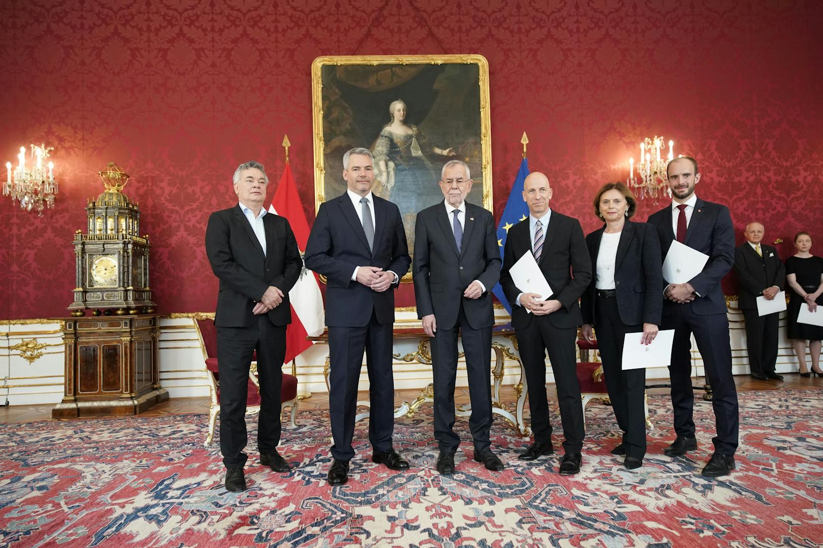 Das neue ÖVP-Team ist am Mittwoch in der Hofburg angelobt worden.