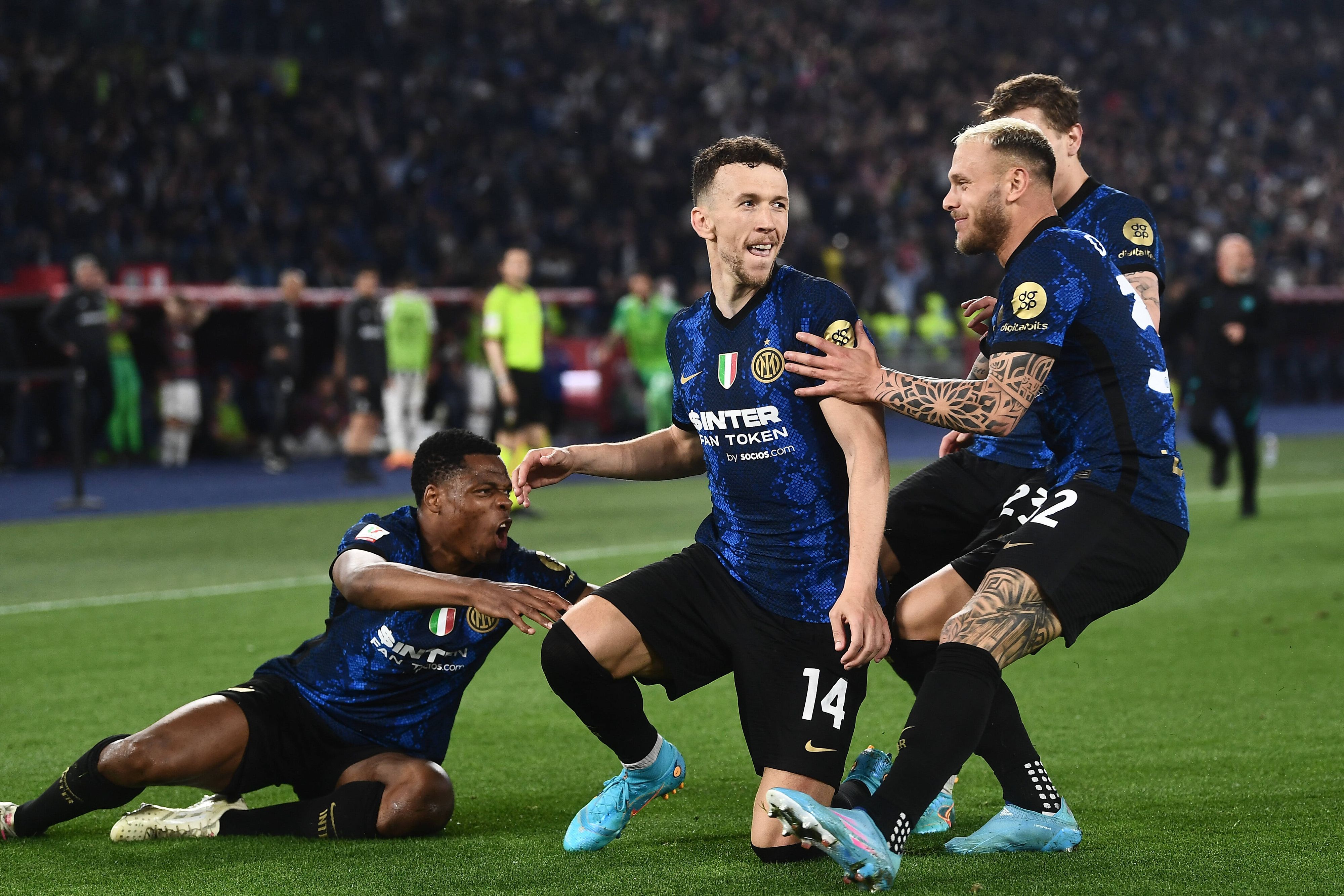 Ivan Perisic jubelt, durfte aber ohne Trikot nicht zum Interview