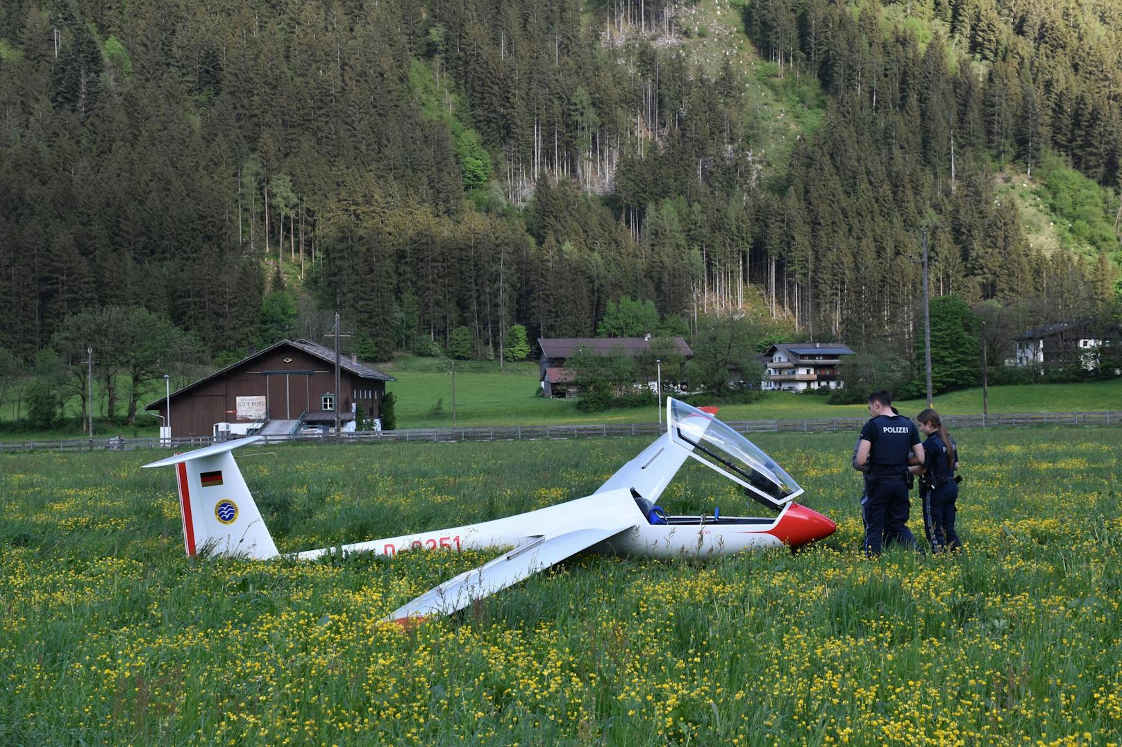 Am Dienstag startete ein 17-jähriger Pilot aus Deutschland mit einem Segelflugzeug in Königsdorf (Landkreis Bad Tölz) und flog in Richtung Tirol. 