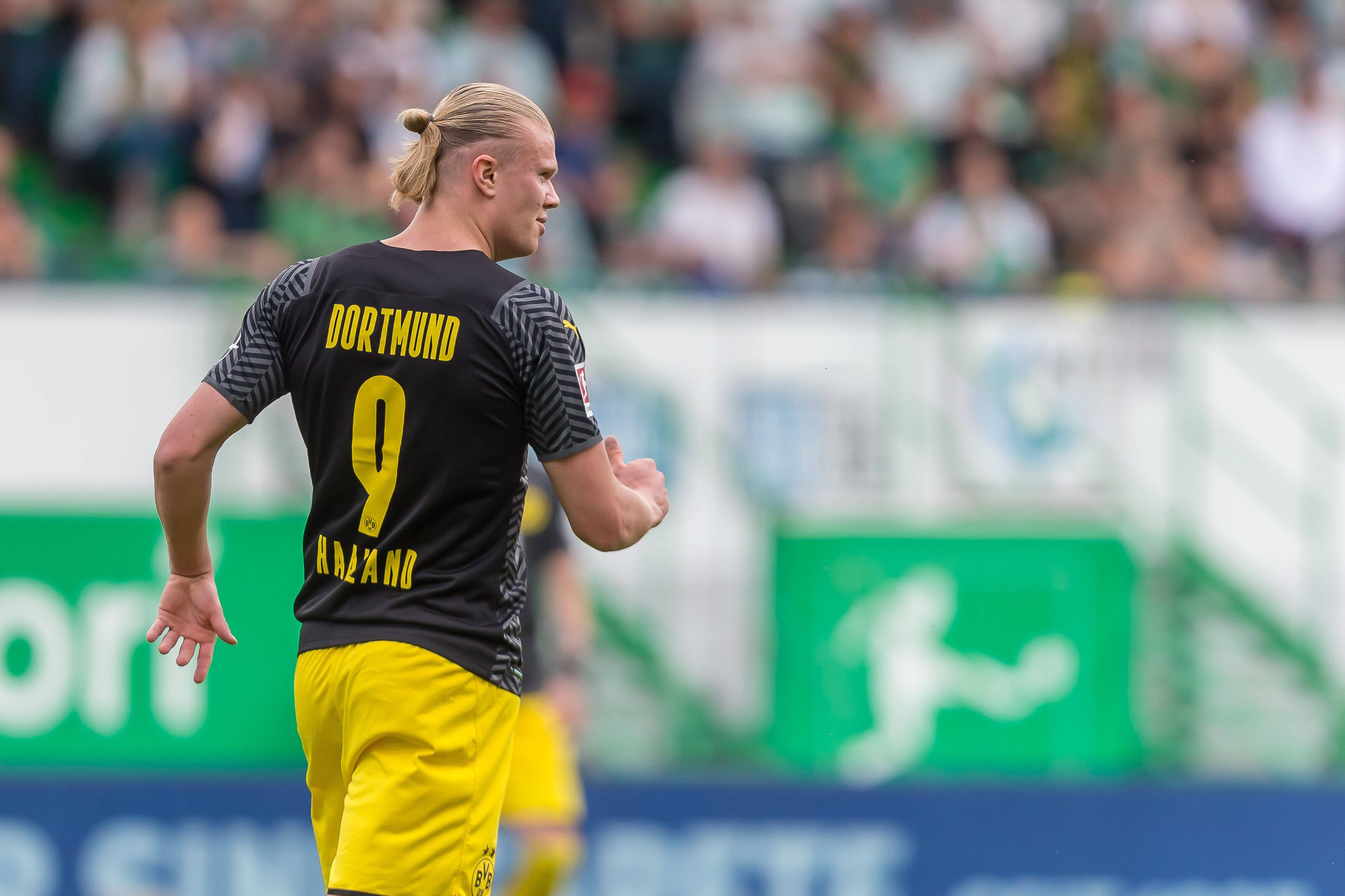 Erling Haaland wechselt zu Manchester City, obwohl Real Madrid lange als Favorit gehandelt wurde. 