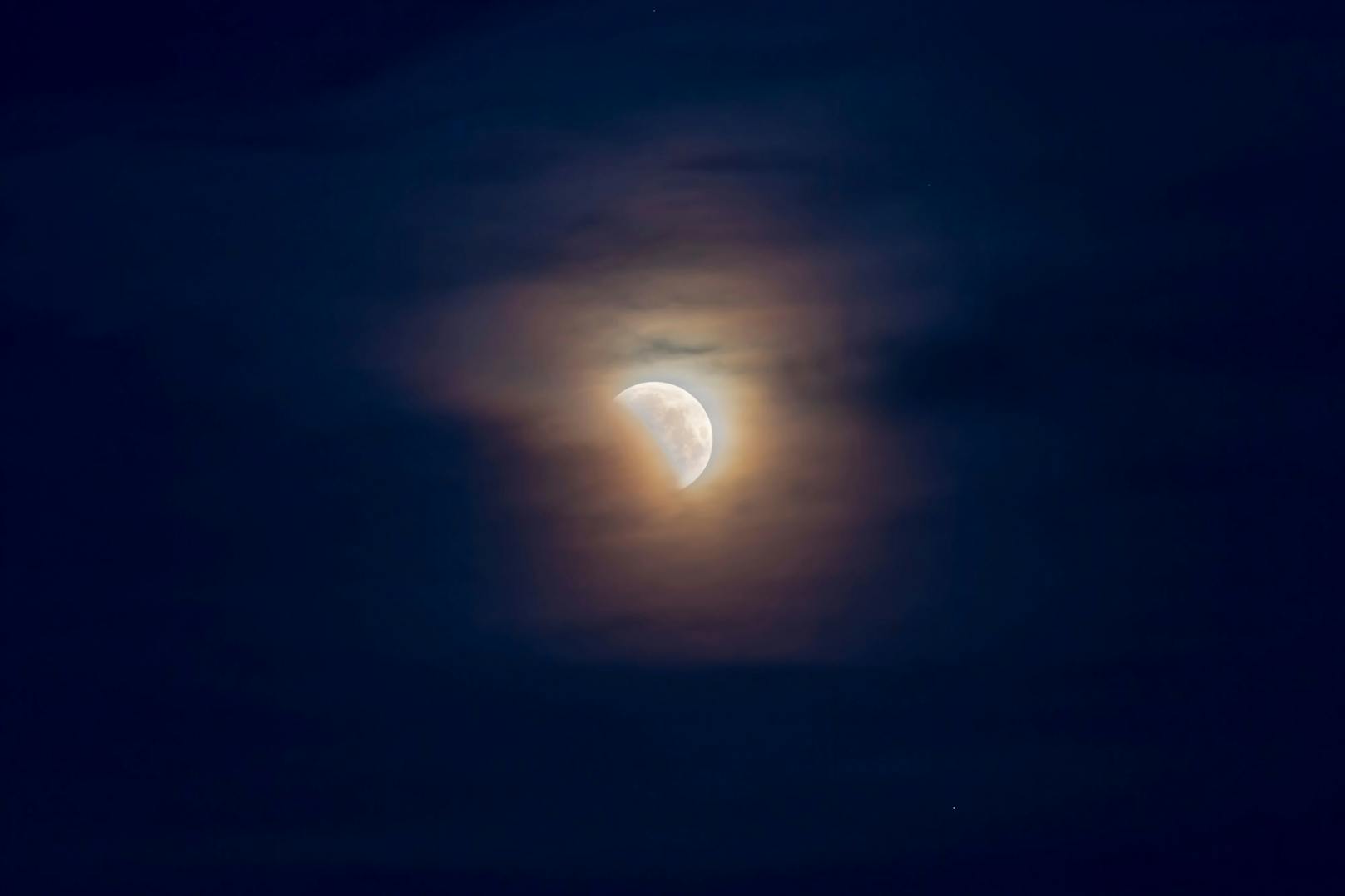 Am 16. Mai wird es in weiten Teilen Österreichs im Morgengrauen eine totale Mondfinsternis zu Sehen geben.
