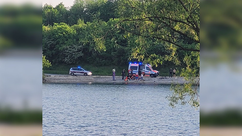 Der Spaziergänger lag am Mittwoch plötzlich regungslos am Boden.