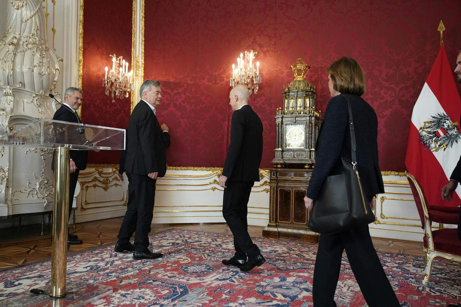 Das neue ÖVP-Team ist am Mittwoch in der Hofburg angelobt worden.