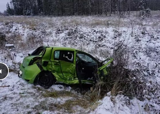 Unfall Waldviertel: In diesem Wrack starben Pfarrer und Ehefrau eines Hilfs-Geistlichen