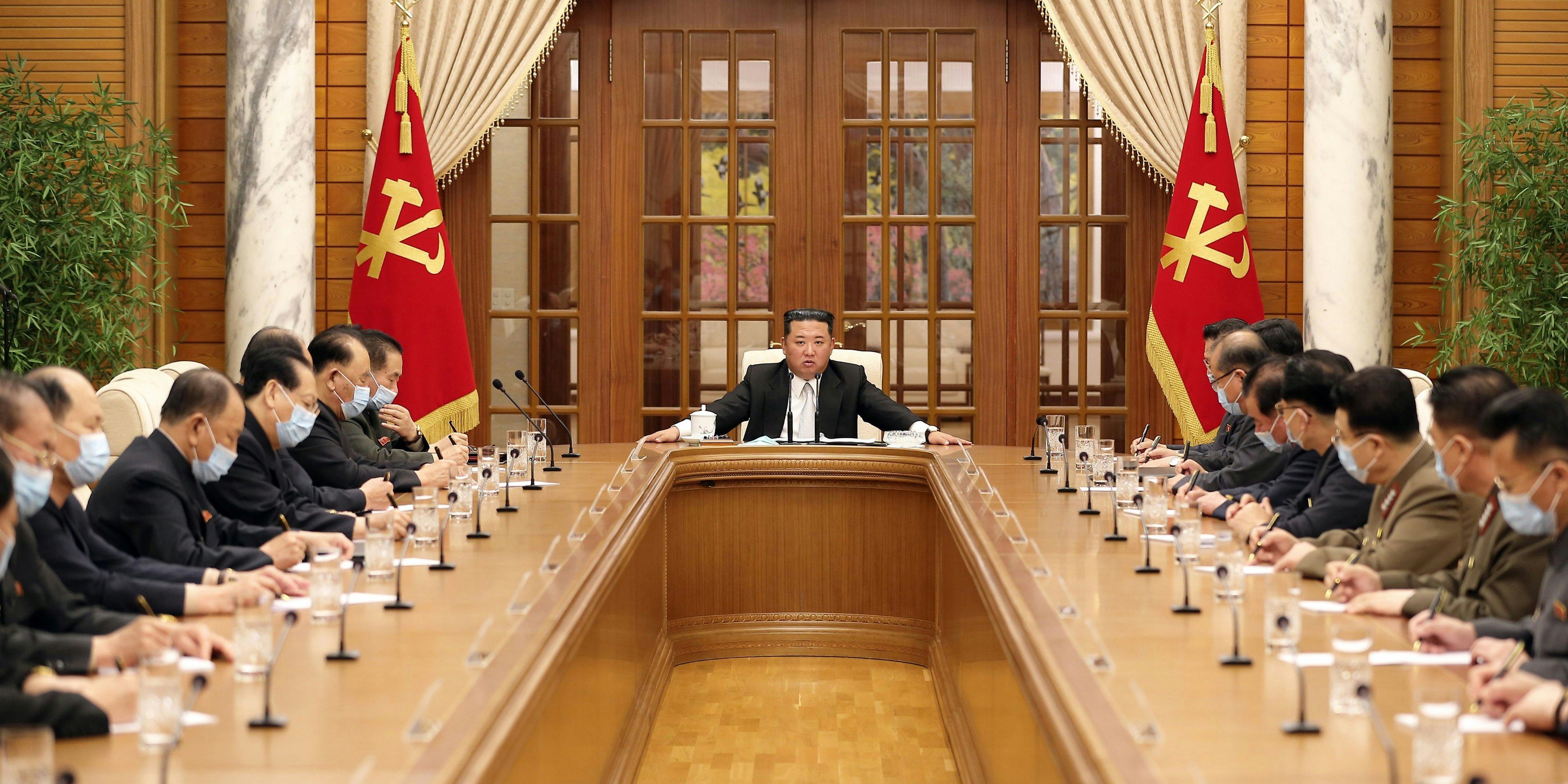 In einer Regierungssitzung beschloss Nordkorea erste Maßnahmen im Kampf gegen COVID-19.