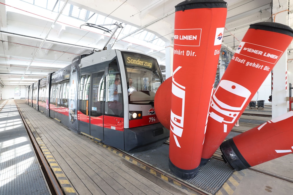 Am 21. Mai vertreten die Bimfahrer*innen David Benkö und Catrina Markovic Österreich bei der TRAM-EM in Leipzig. Die Beiden trainieren schon fleißig.