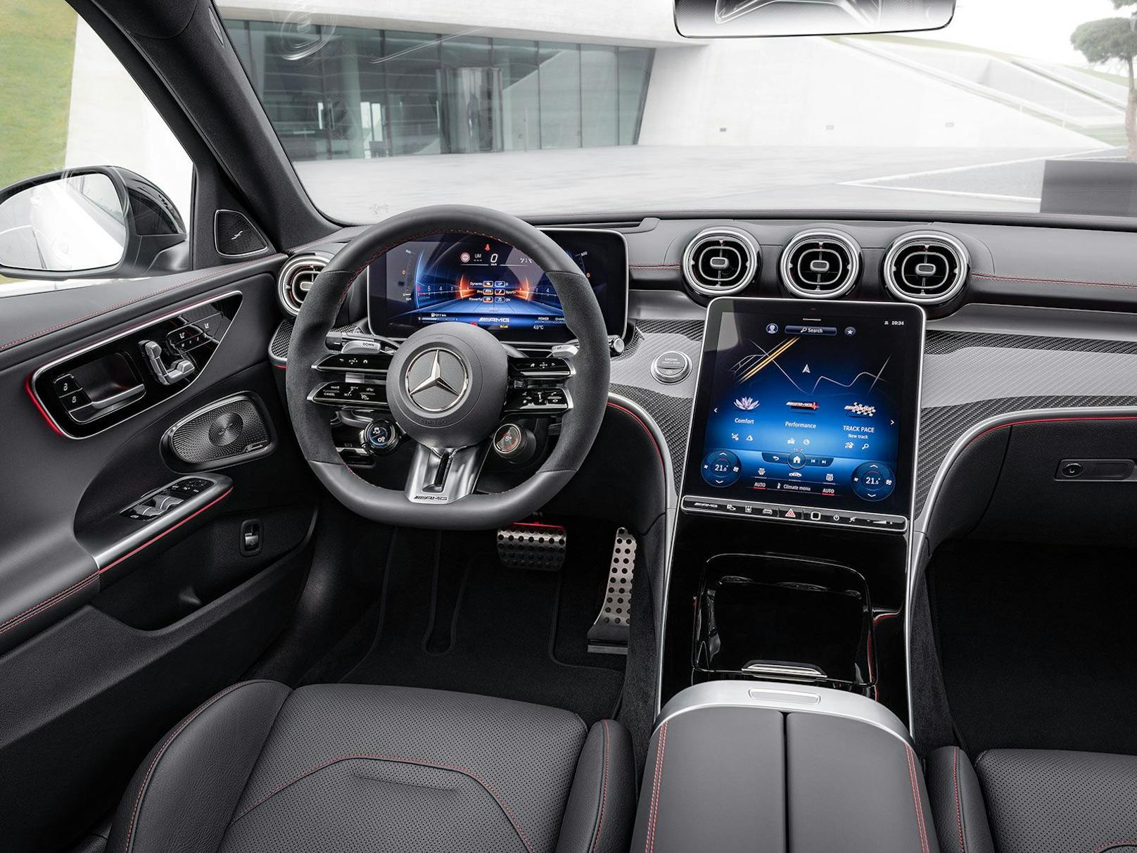 Sportlich gestalteter Innenraum im ﻿Mercedes-AMG C43 4Matic