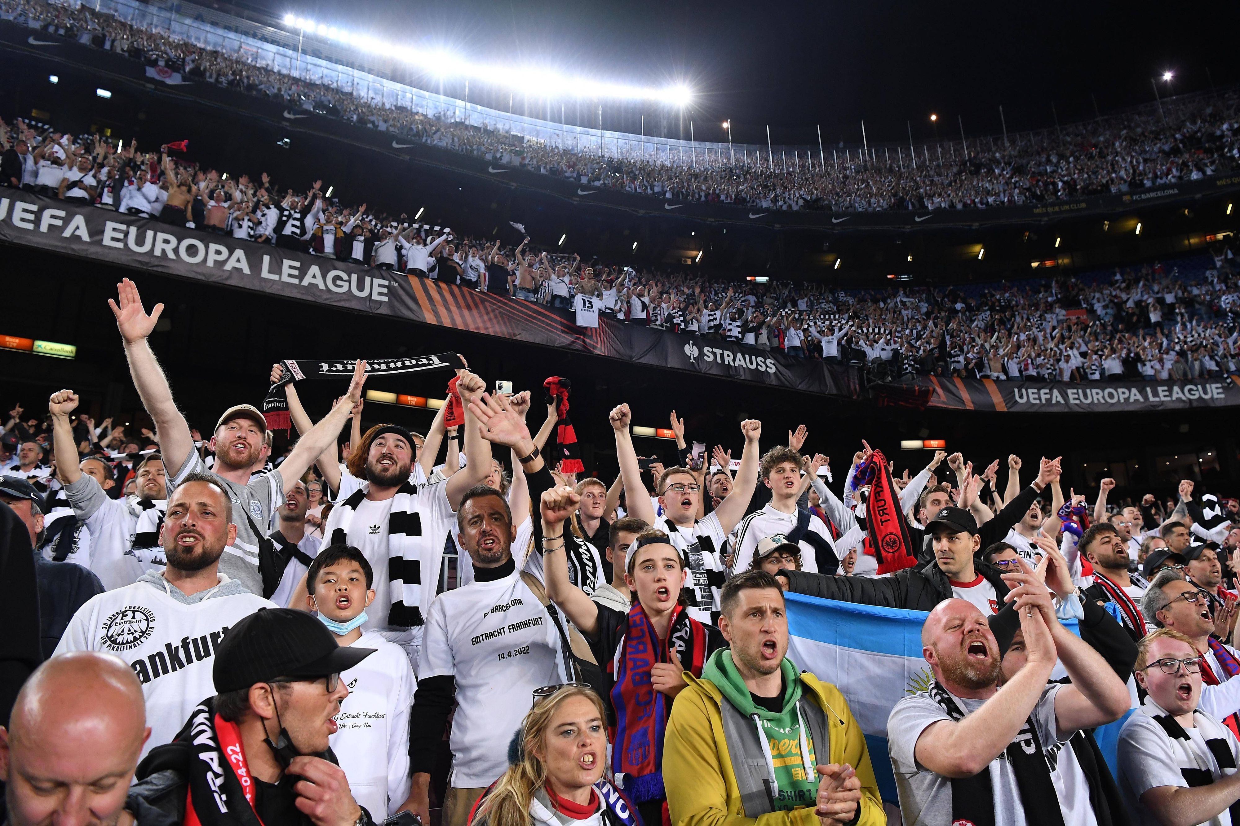 25.000 Frankfurt-Fans pilgerten nach Barcelona. Ein Sonderzug zum Europa-League-Finale nach Sevilla kommt nun nicht zustande. 