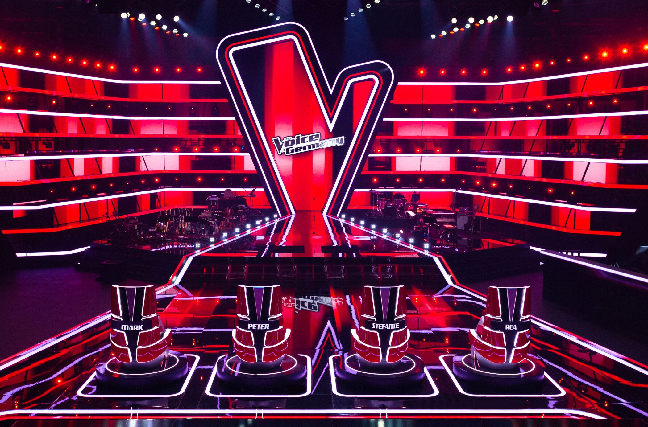 Titel: The Voice of Germany; Staffel: 12; Copyright: ProSieben / André Kowalski; Fotograf: Andre Kowalski; Bildredakteur: Nadine Vaders; Dateiname: 2479415.jpg; Rechtehinweis: Dieses Bild darf bis eine Woche nach Ausstrahlung honorarfrei fuer redaktionelle Zwecke und nur im Rahmen der Programmankuendigung verwendet werden. Spaetere Veroeffentlichungen sind nur nach Ruecksprache und ausdruecklicher Genehmigung der Seven.One Entertainment Group GmbH moeglich. Nicht fuer EPG! Verwendung nur mit vollstaendigem Copyrightvermerk. Das Foto darf nicht veraendert, bearbeitet und nur im Ganzen verwendet werden. Es darf nicht archiviert werden. Es darf nicht an Dritte weitergeleitet werden. Aneinanderreihung/Zusammenlegung/Kopplung von Bildern zum Zweck der Erstellung von Slide-Shows o.ä. nicht gestattet; Verbindung/Einfügen/Anfügen von Werbung nicht gestattet.  Bei Fragen: foto@seven.one Voraussetzung fuer die Verwendung dieser Programmdaten ist die Zustimmung zu den Allgemeinen Geschaeftsbedingungen der Presselounges der Sender der Seven.One Entertainment Group GmbH. 