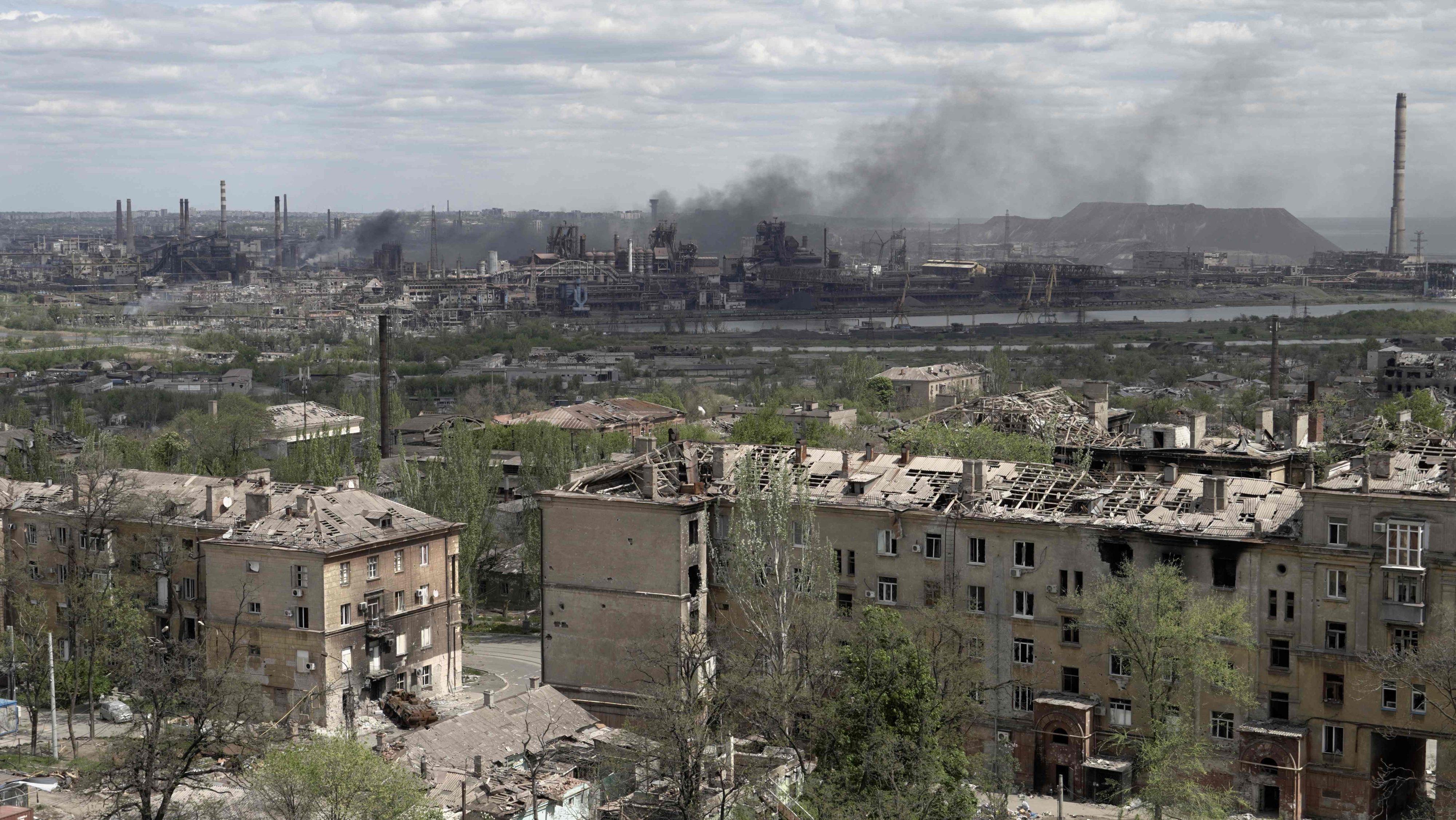 Download von www.picturedesk.com am 12.05.2022 (05:48).  A view shows the city of Mariupol and the Azovstal steel plant on May 10, 2022, amid the ongoing Russian military action in Ukraine. (Photo by STRINGER / AFP) - 20220510_PD9681 - Rechteinfo: Rights Managed (RM) Nur für redaktionelle Nutzung! Werbliche Nutzung erfordert Freigabe: bitte schicken Sie uns eine Anfrage.
