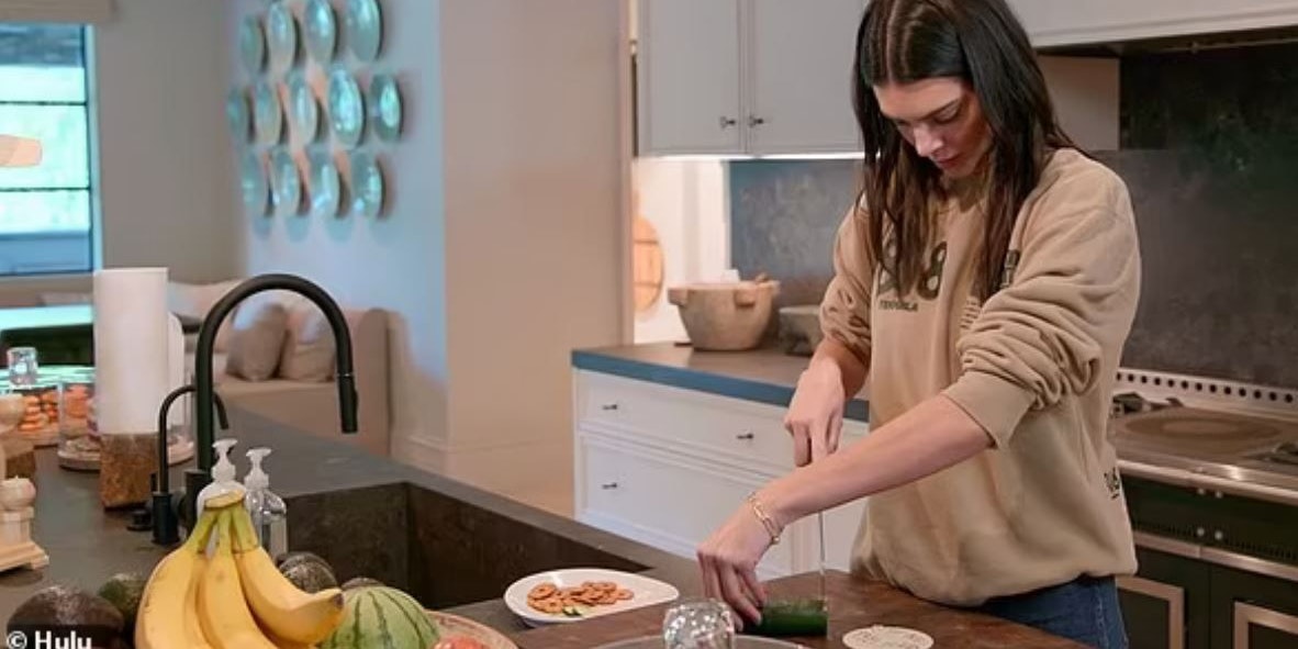 Kendall Jenner weiß nicht, wie man eine Gurke schneidet.